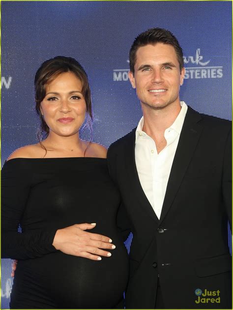 italia ricci baby|Italia Ricci and Husband Robbie Amell Share How Theyre。